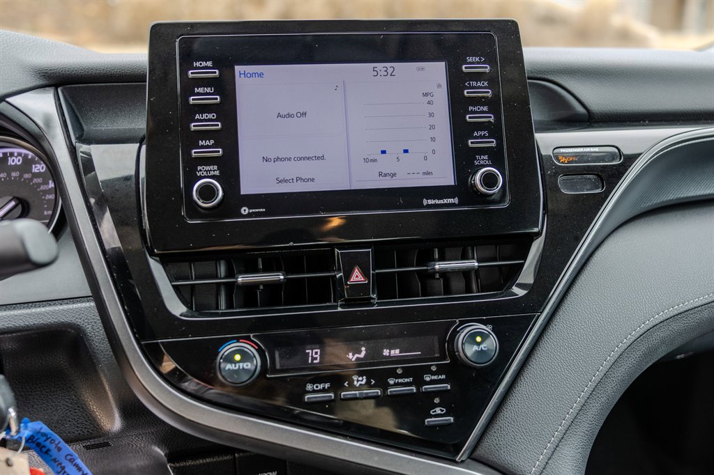 Used 2021 Toyota Camry SE image 17