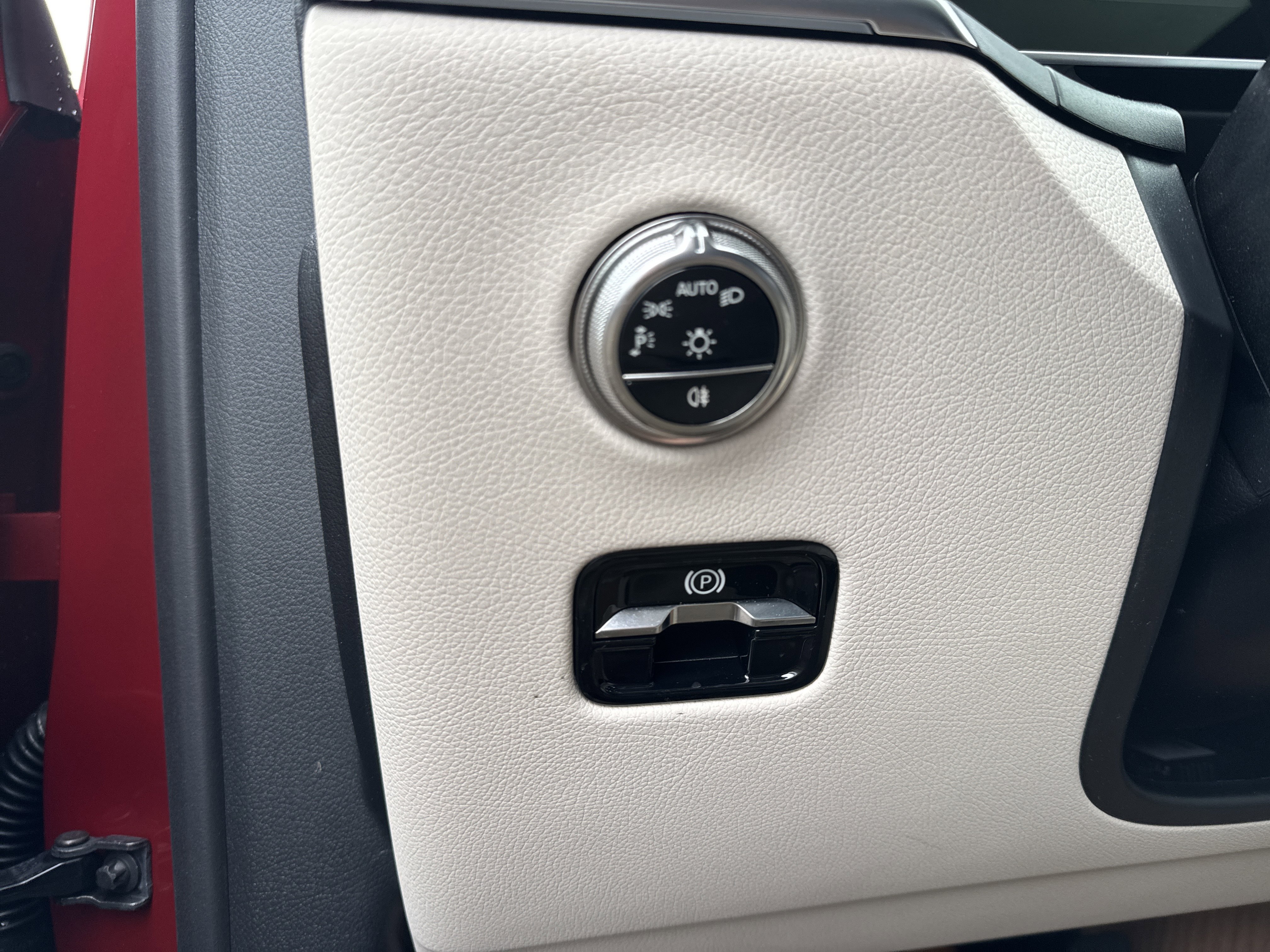 Used 2026 Mercedes-Benz GLC 300 4MATIC image 17