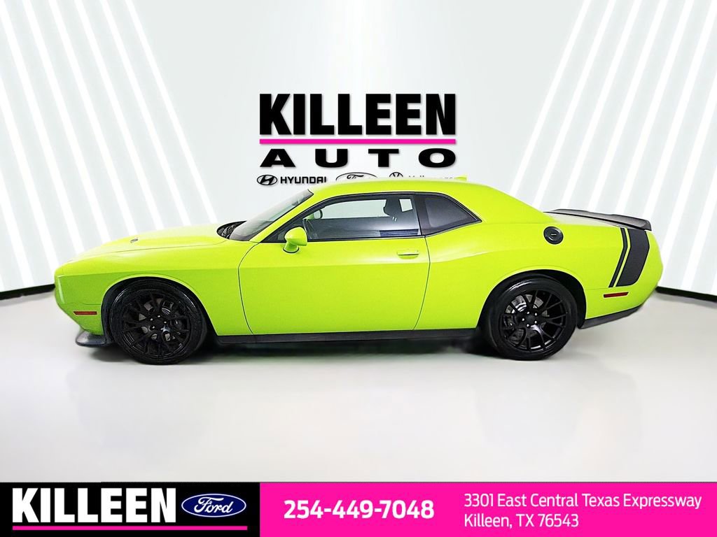 Used 2015 Dodge Challenger R/T Scat Pack w/ Scat Pack Appearance Package RWD image 4
