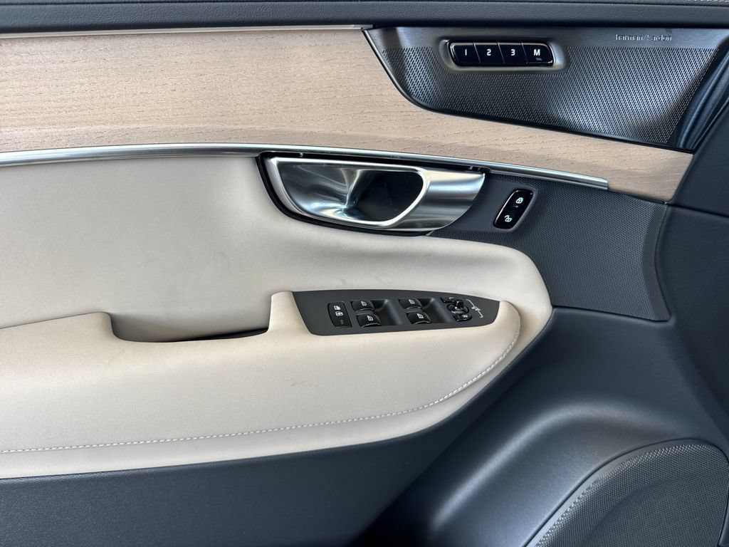 New 2026 Volvo XC90 T8 Ultra w/ Protection Package Premier AWD/4WD image 10