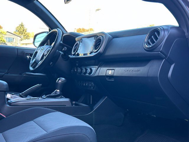 Used 2020 Toyota Tacoma TRD Off-Road w/ Technology Package AWD/4WD image 27