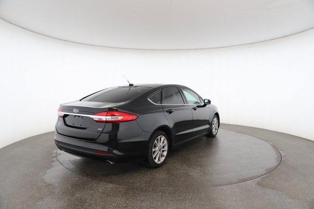 Used 2017 Ford Fusion SE image 17