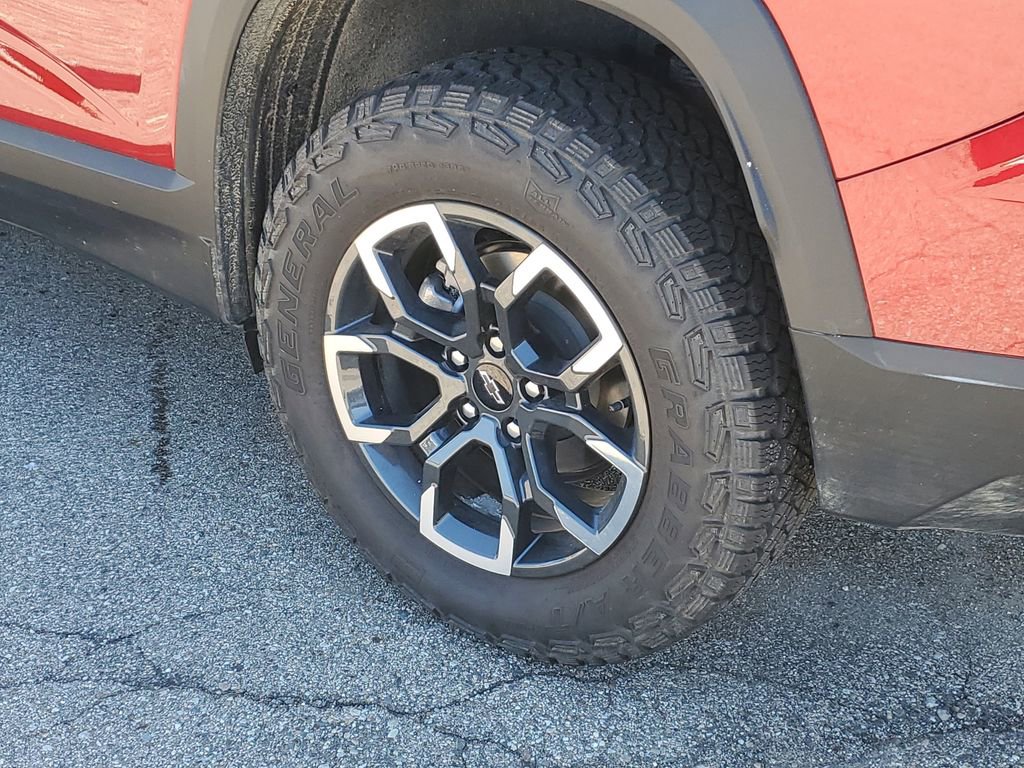 Used 2025 Chevrolet Equinox ACTIV AWD/4WD image 35