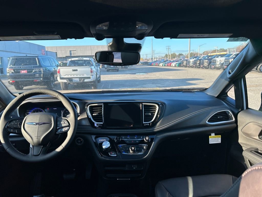 New 2026 Chrysler Pacifica Select w/ S Appearance Package image 23