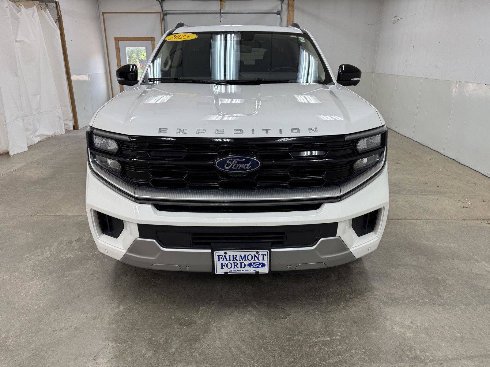 Used 2025 Ford Expedition Max Platinum AWD/4WD image 3