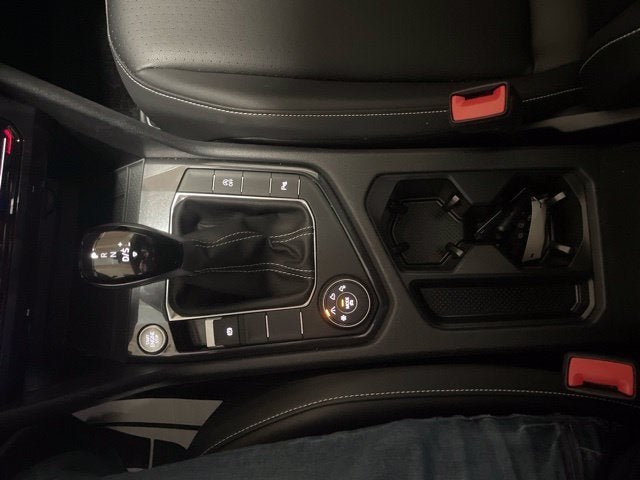 Certified 2024 Volkswagen Tiguan SE R-Line AWD/4WD image 23