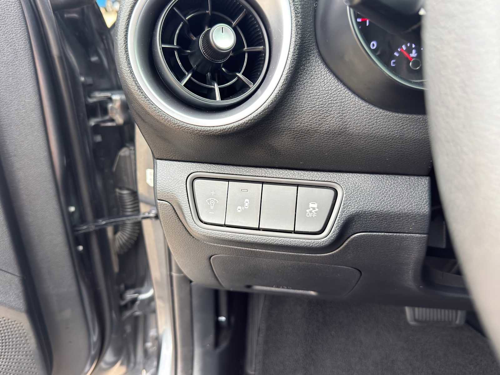 Certified 2024 Kia Forte LXS w/ LXS Technology Package FWD image 19