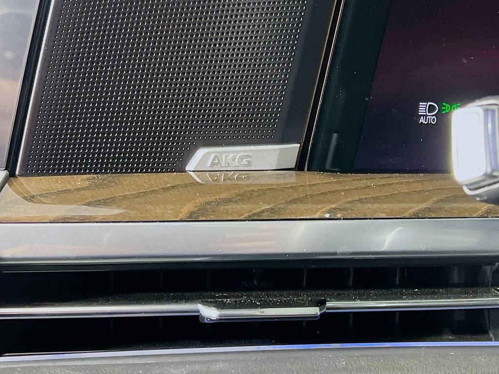 Used 2025 Cadillac Escalade ESV Sport Platinum w/ LPO, ONYX Package image 19