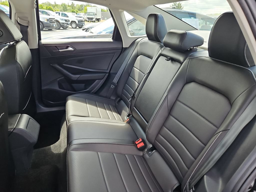 Used 2024 Volkswagen Jetta SE FWD image 23