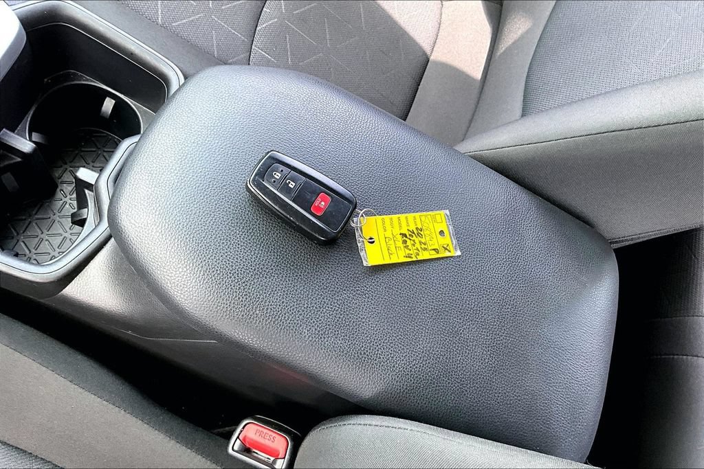 Used 2025 Toyota RAV4 XLE AWD/4WD image 10