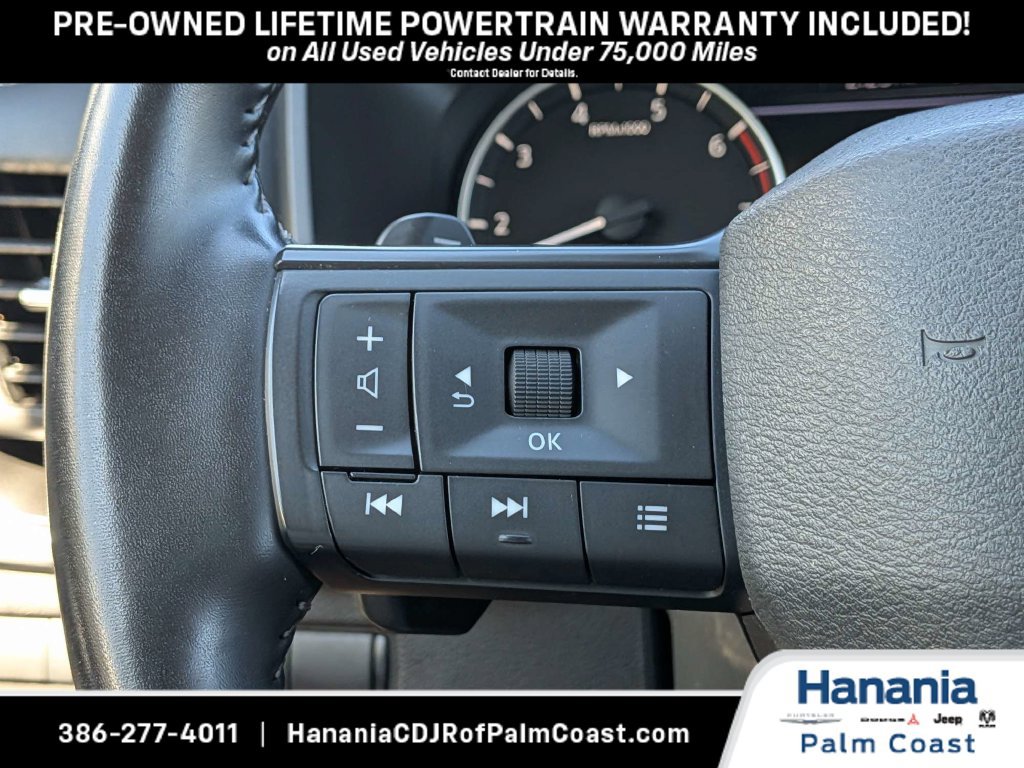 Used 2025 Nissan Rogue SV FWD image 29