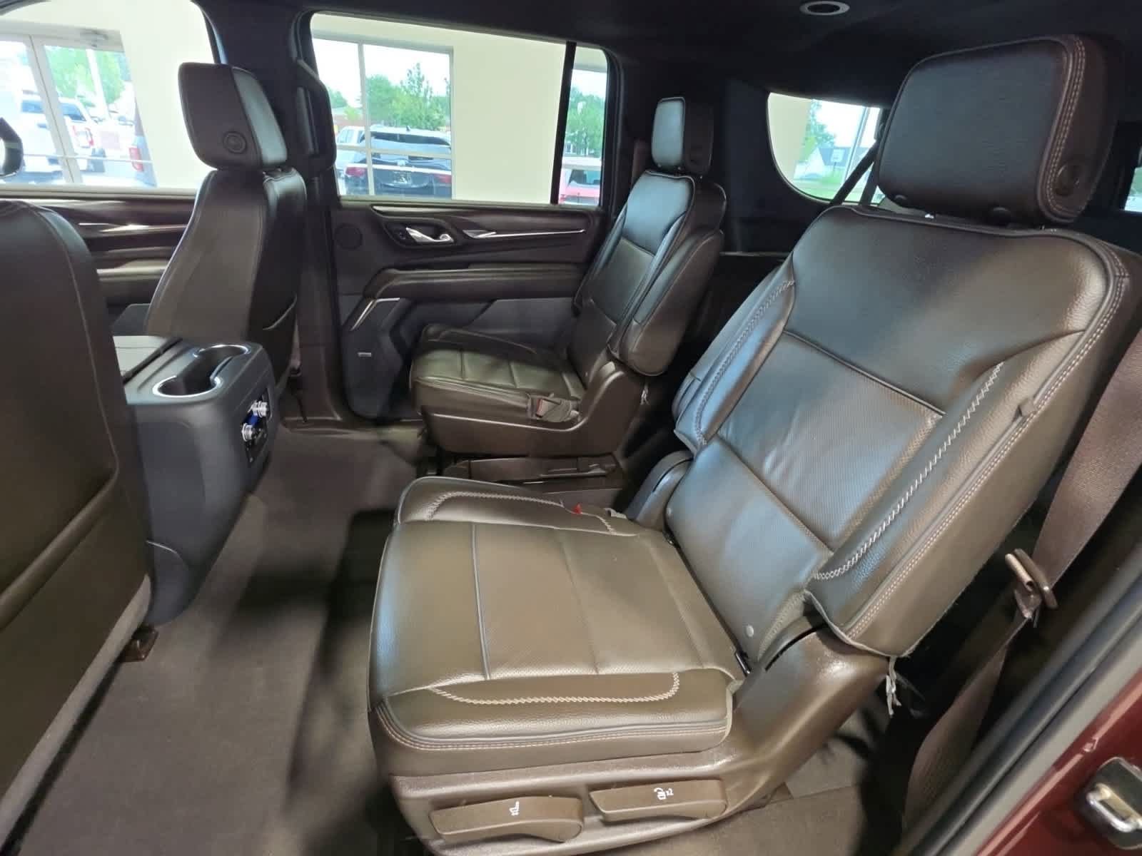 Used 2023 GMC Yukon XL Denali AWD/4WD image 33