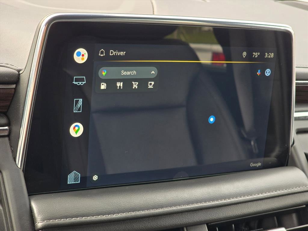 Used 2022 Chevrolet Suburban LT w/ Luxury Package RWD image 4