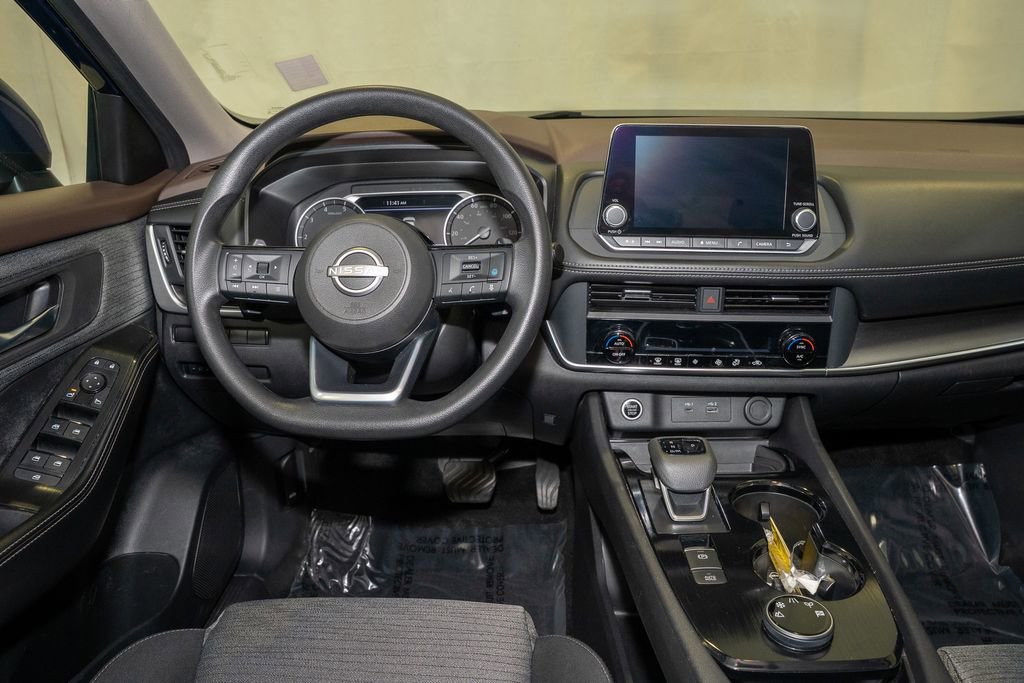 Used 2023 Nissan Rogue SV image 6