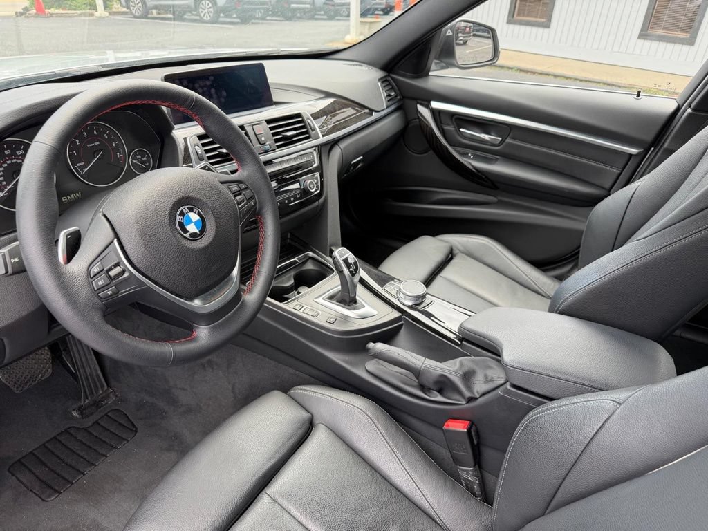 Used 2018 BMW 330i xDrive Sedan w/ Convenience Package AWD/4WD image 16