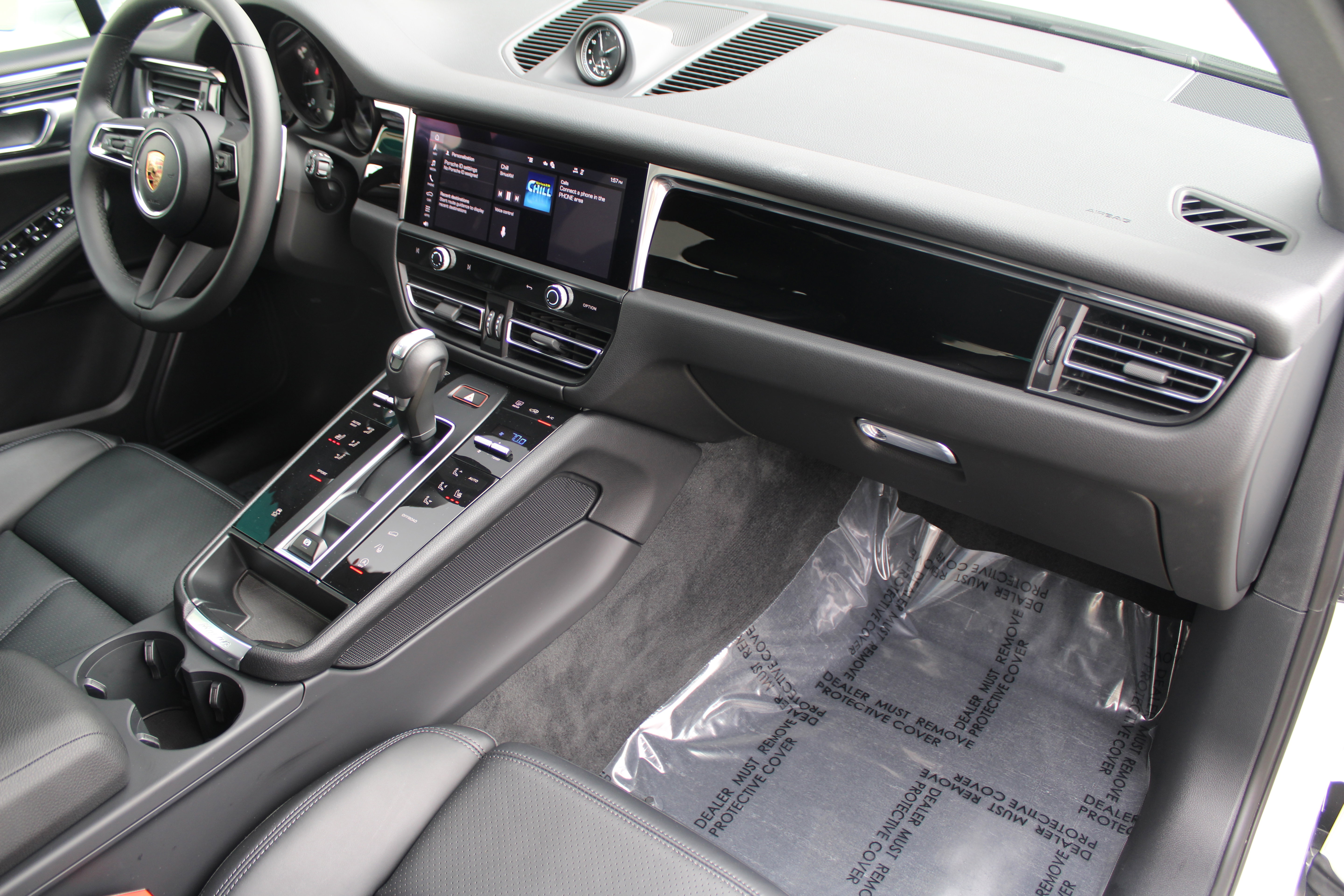 Certified 2026 Porsche Macan Turbo AWD/4WD image 32