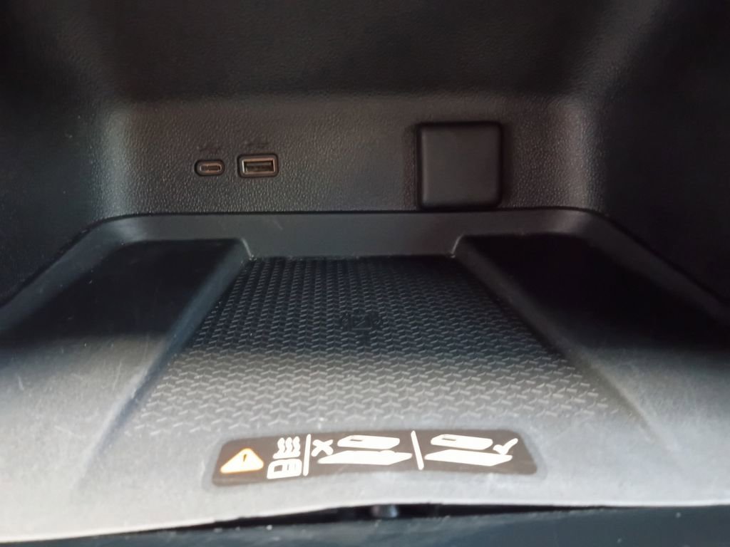 Used 2025 Chevrolet Traverse High Country image 6