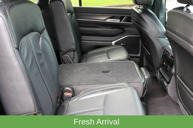 Used 2024 Jeep Wagoneer L Series II w/ Flexible Seating Group AWD/4WD image 19