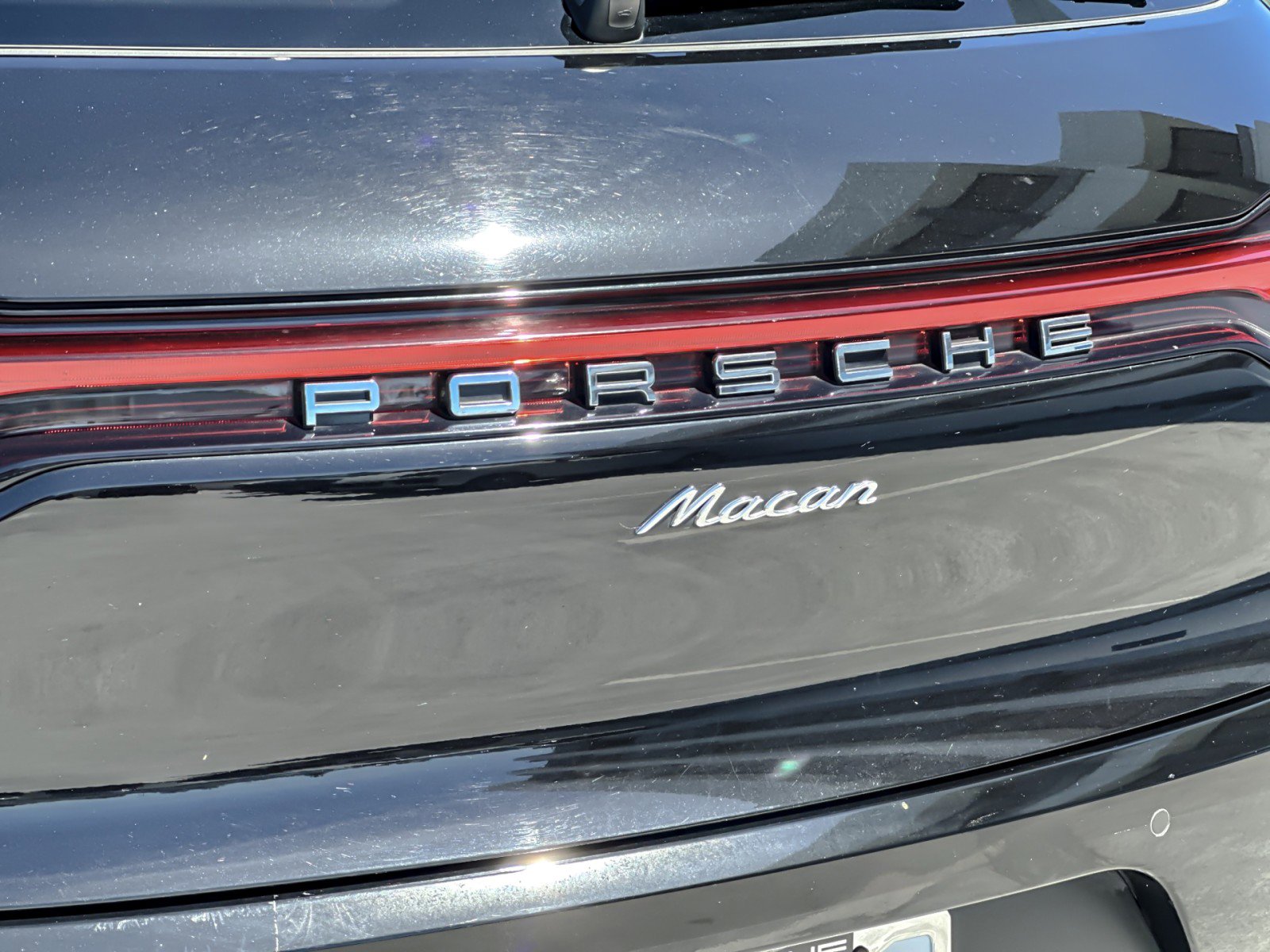 Certified 2021 Porsche Macan AWD/4WD image 27