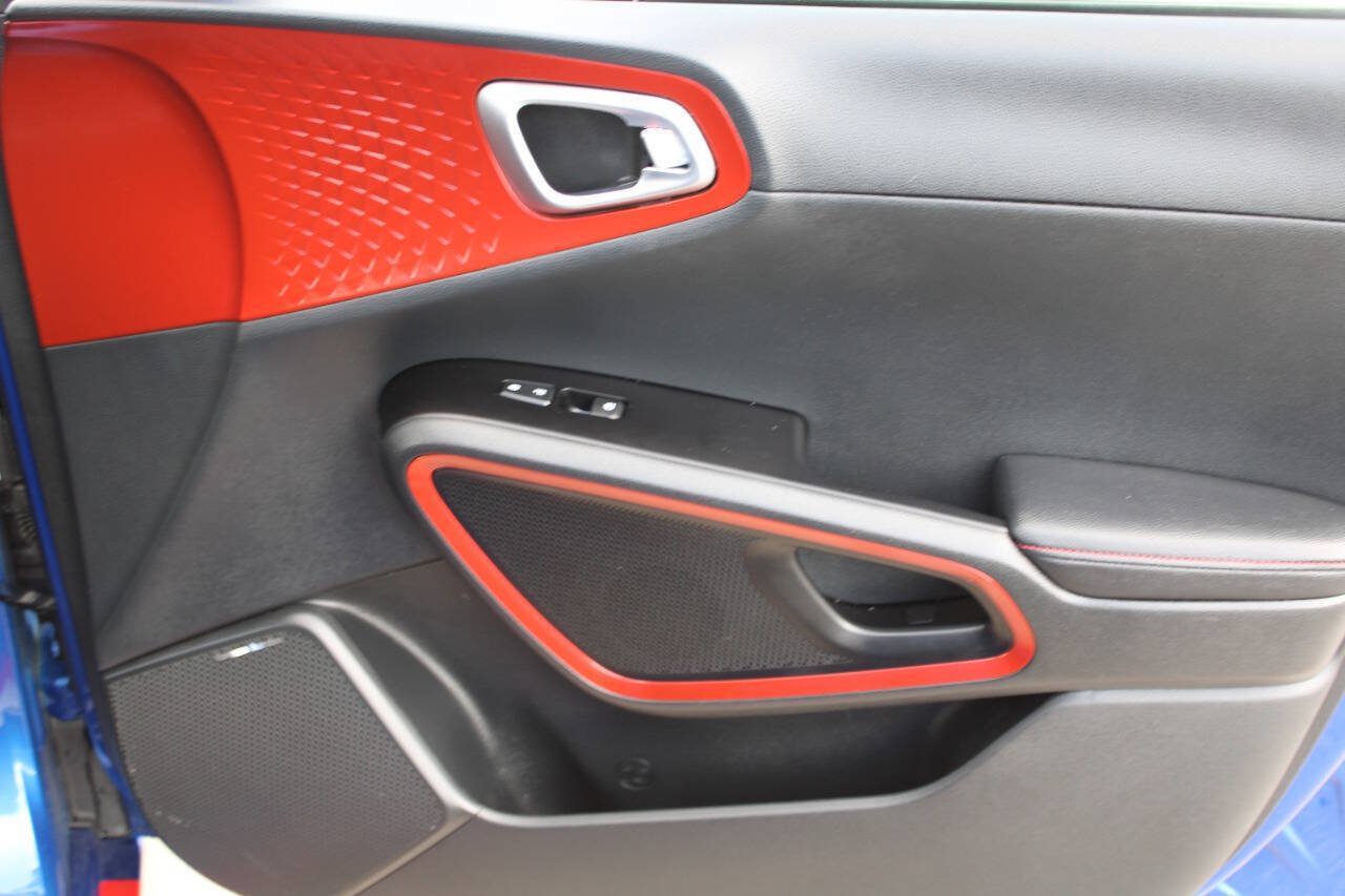 Used 2022 Kia Soul Turbo FWD image 12