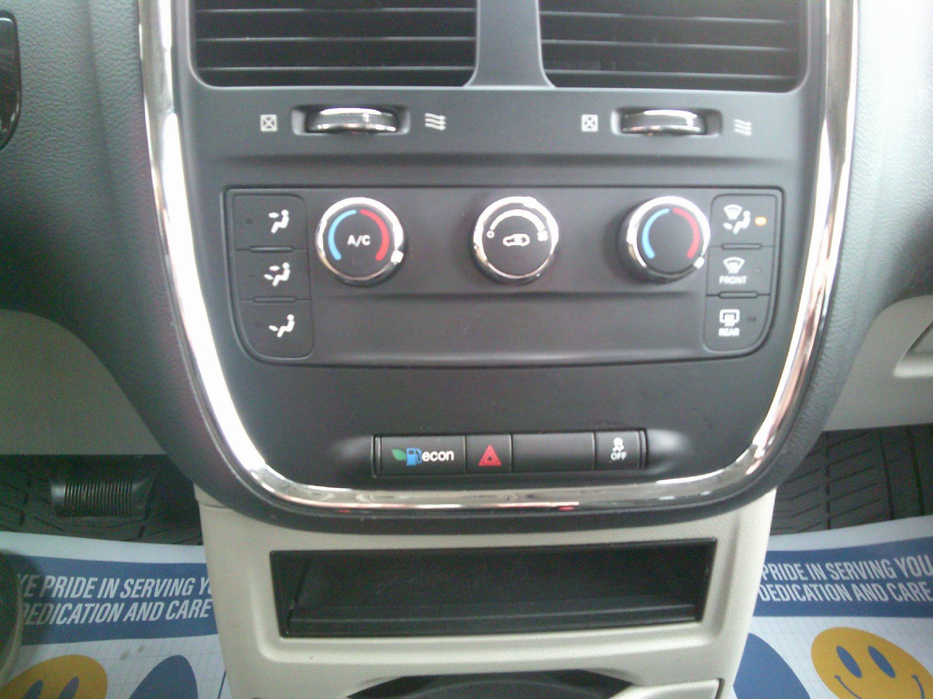 Used 2016 Dodge Grand Caravan American Value Package image 16