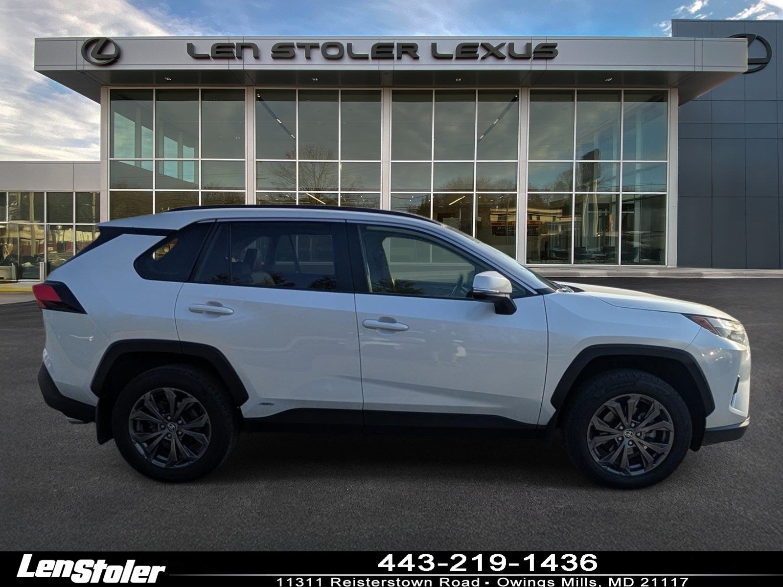 Used 2023 Toyota RAV4 XLE Premium AWD/4WD image 2