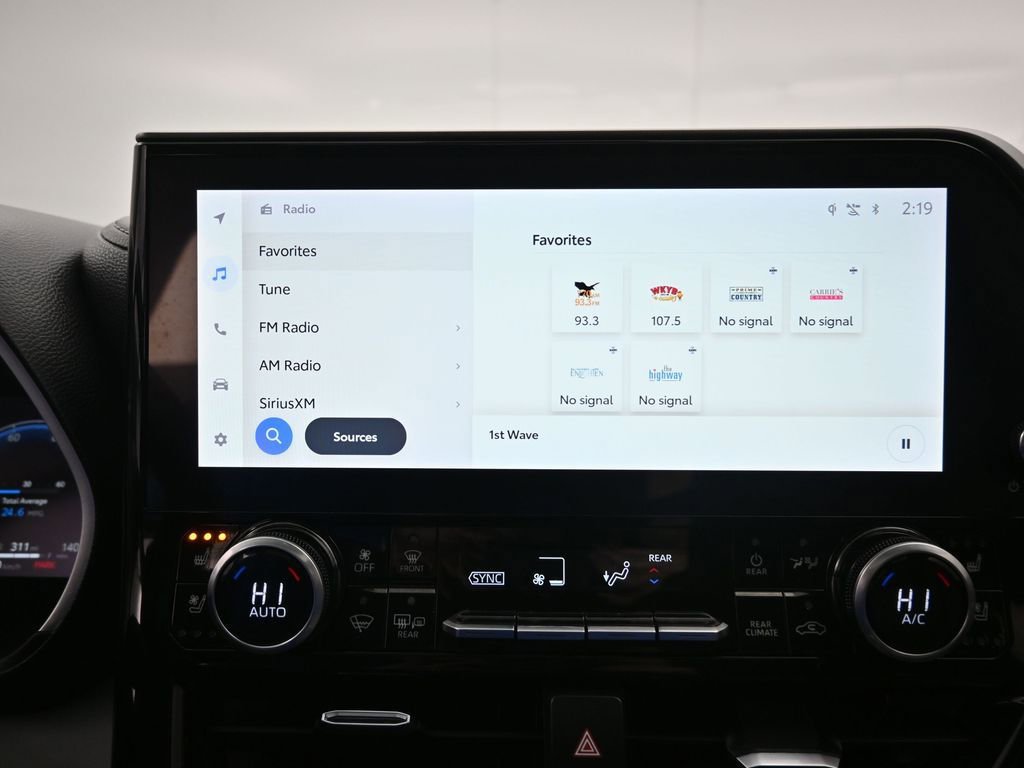 Used 2023 Toyota Highlander Limited image 14