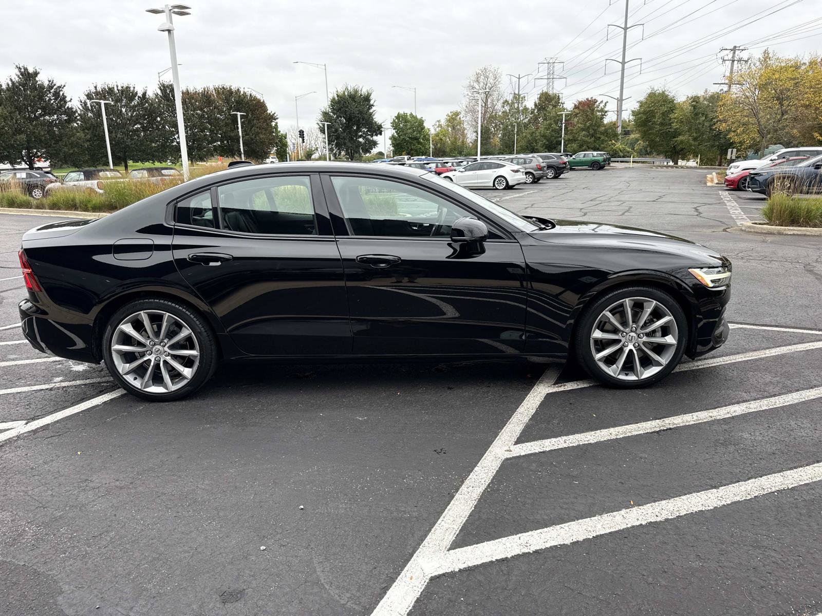 Used 2019 Volvo S60 T5 Momentum w/ Premium Package FWD image 5