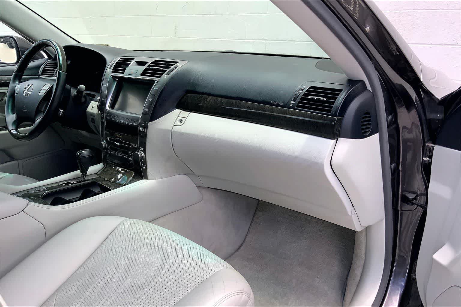 Used 2007 Lexus LS 460 RWD image 23