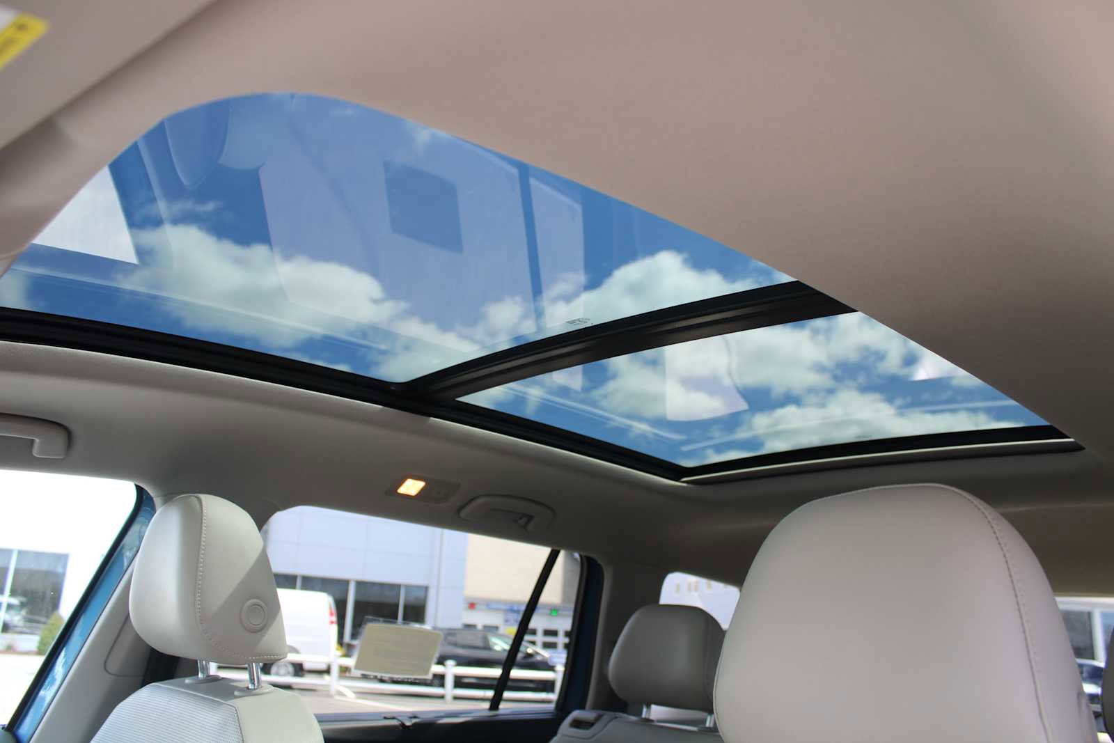 Used 2019 Volkswagen Atlas SEL Premium image 10