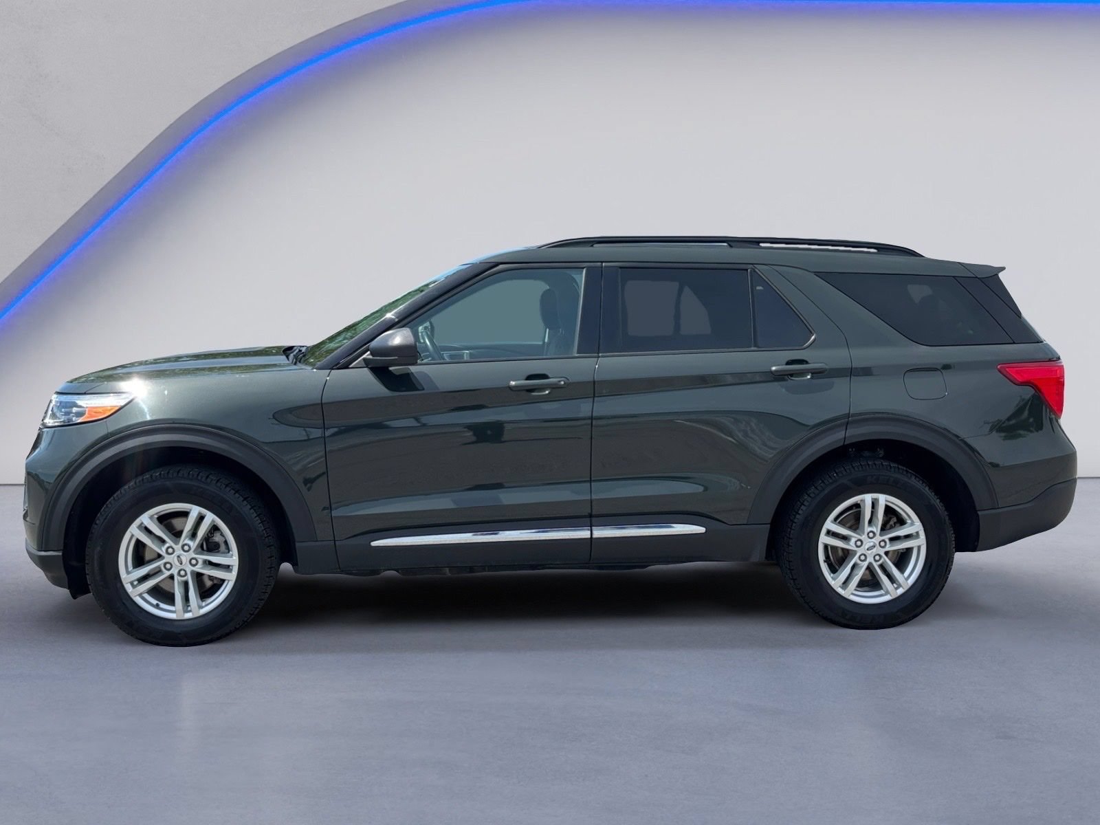 Used 2023 Ford Explorer XLT AWD/4WD image 12