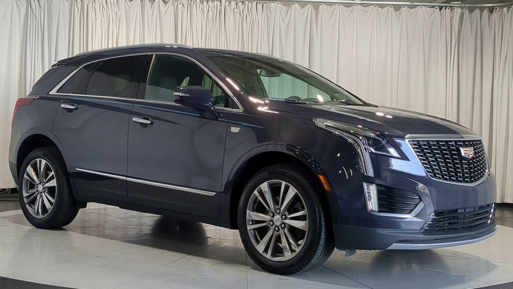 Used 2024 Cadillac XT5 Premium Luxury AWD/4WD image 2