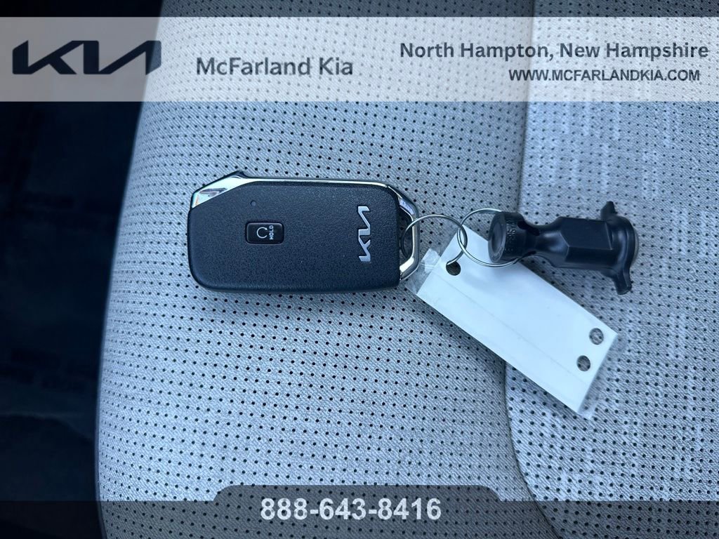 Used 2024 Kia Niro SX image 24