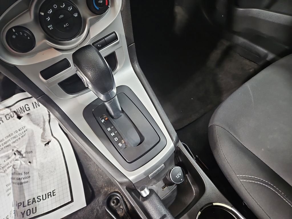 Used 2015 Ford Fiesta SE image 22