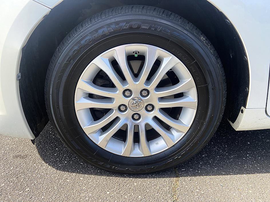 Used 2016 Toyota Sienna XLE FWD image 8