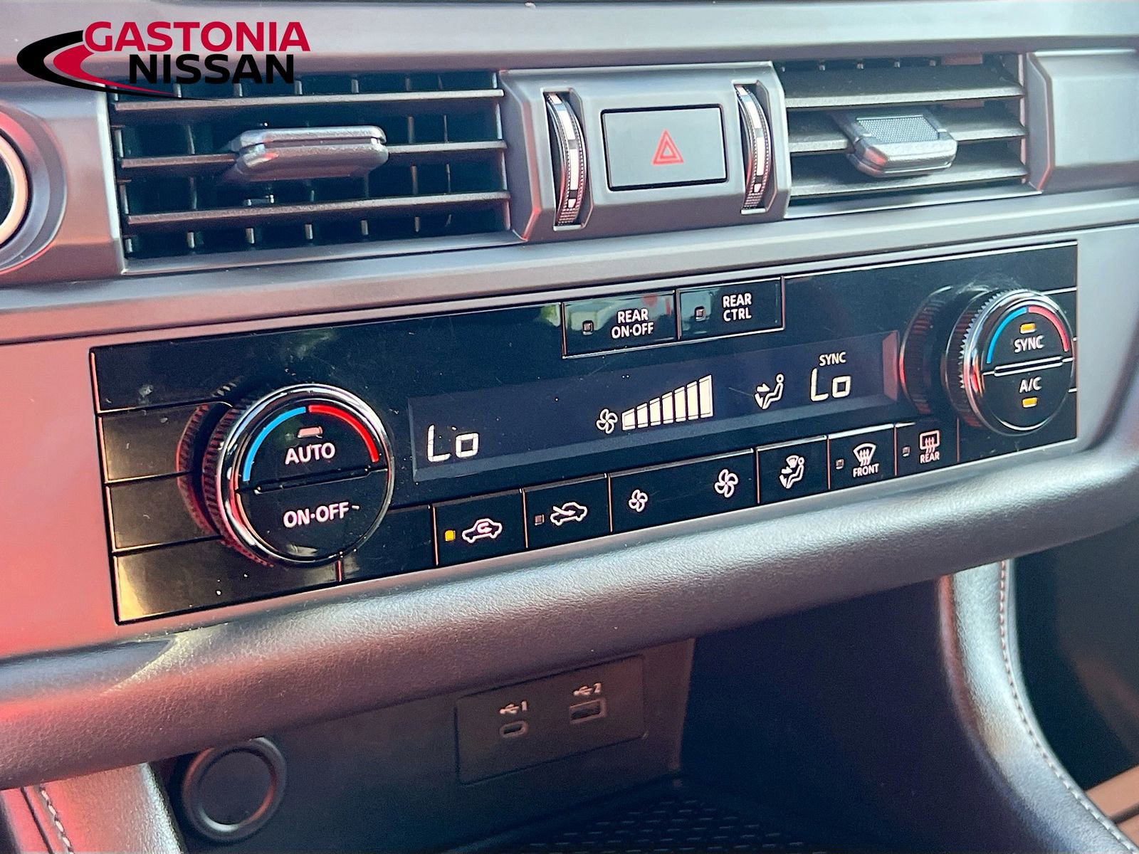 Used 2024 Nissan Pathfinder S image 19