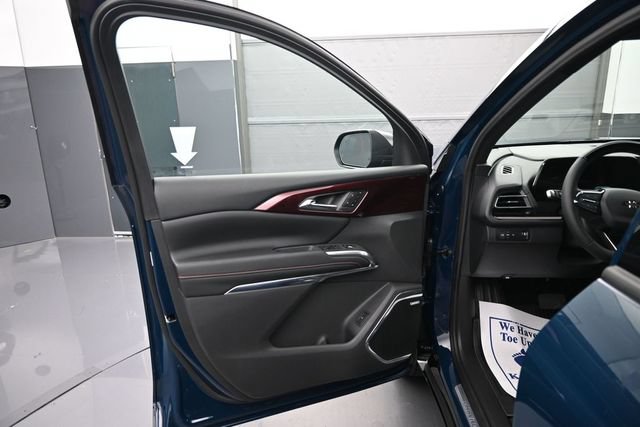 New 2027 Chevrolet Traverse RS w/ LPO, Floor Liner Package FWD image 12