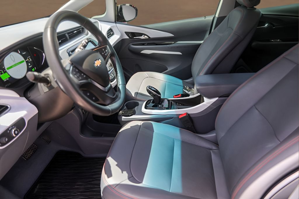 Used 2019 Chevrolet Bolt Premier w/ Infotainment Package FWD image 9