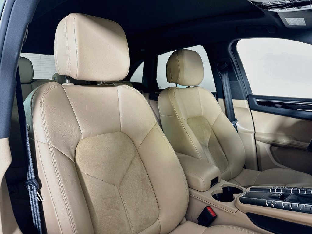 Certified 2021 Porsche Macan AWD/4WD image 18