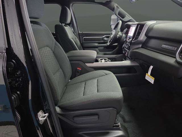 New 2026 RAM 1500 4x4 Crew Cab image 32