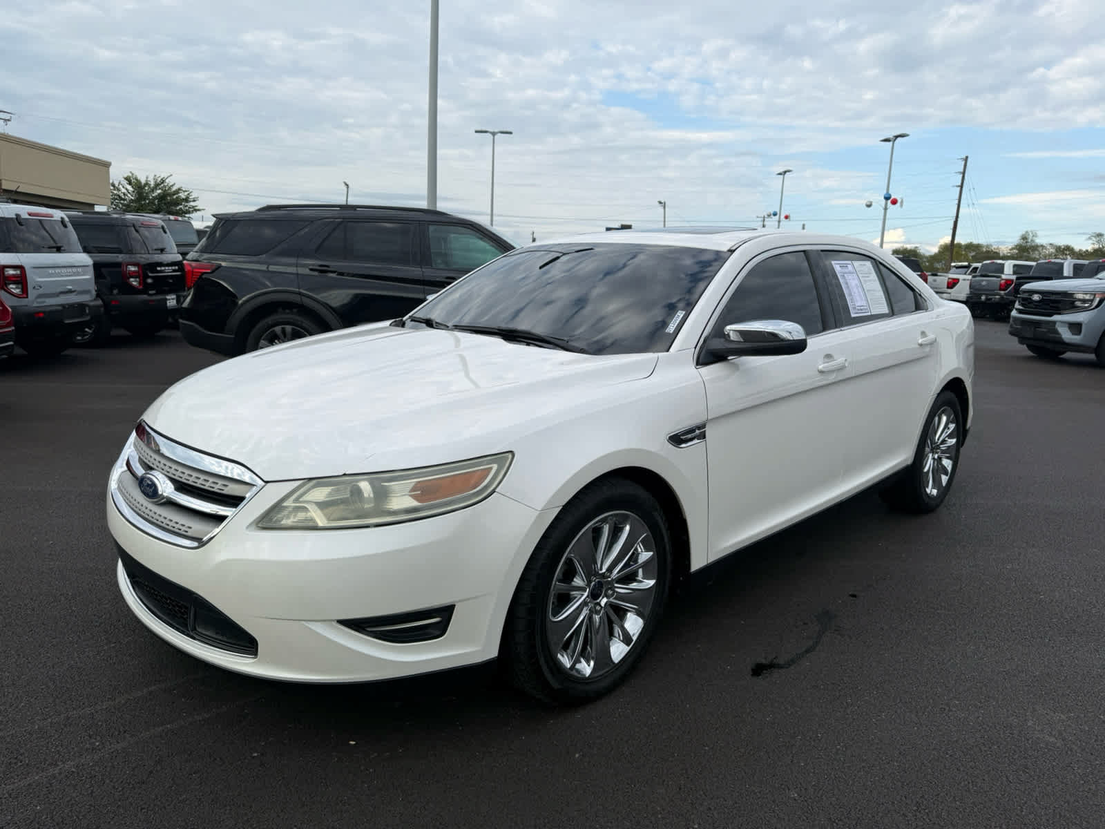 Used 2010 Ford Taurus Limited FWD image 23