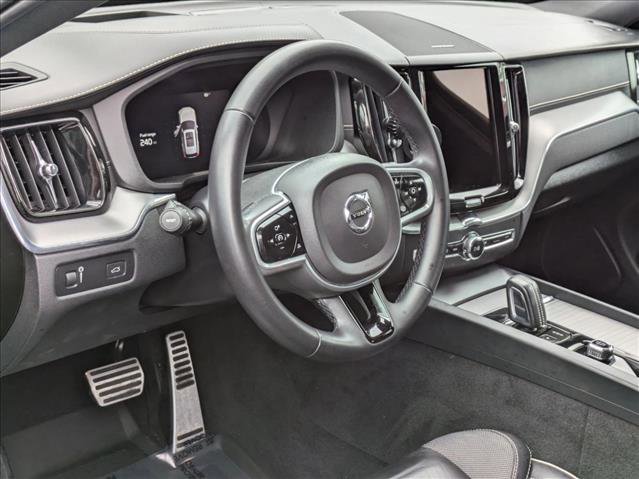 Used 2022 Volvo XC60 B5 R-Design image 10