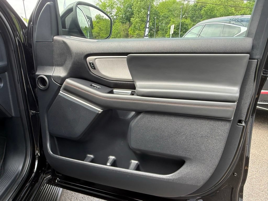 Used 2025 Ford Expedition Active AWD/4WD image 28