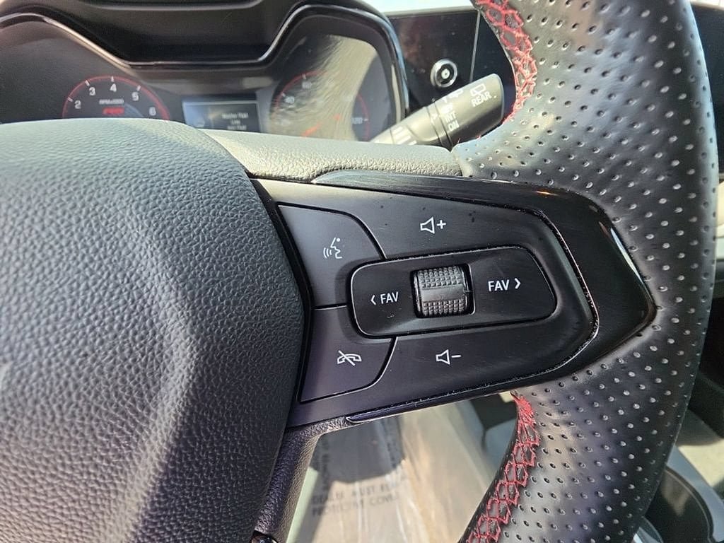 Certified 2024 Chevrolet Trax RS FWD image 11