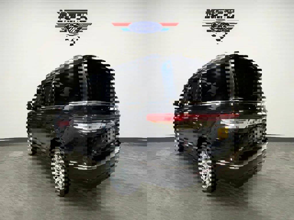 Used 2024 Lincoln Navigator Reserve image 3