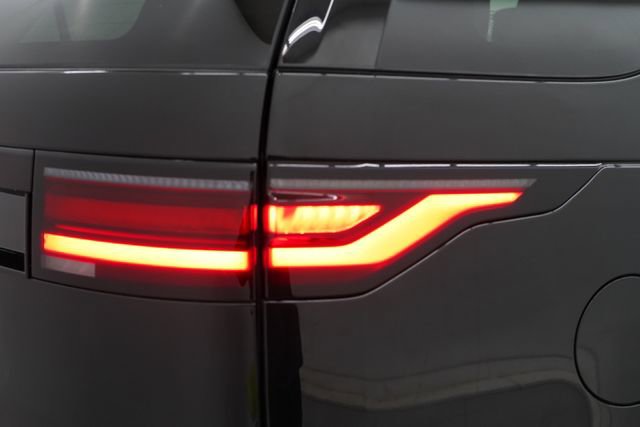 Used 2024 Land Rover Discovery S image 49