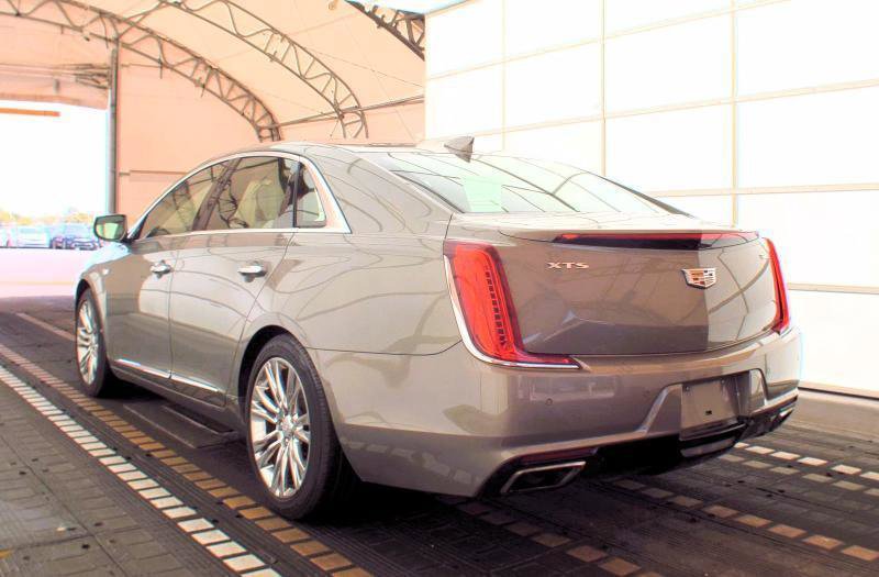 Used 2018 Cadillac XTS Luxury w/ Driver Awareness Package FWD image 5
