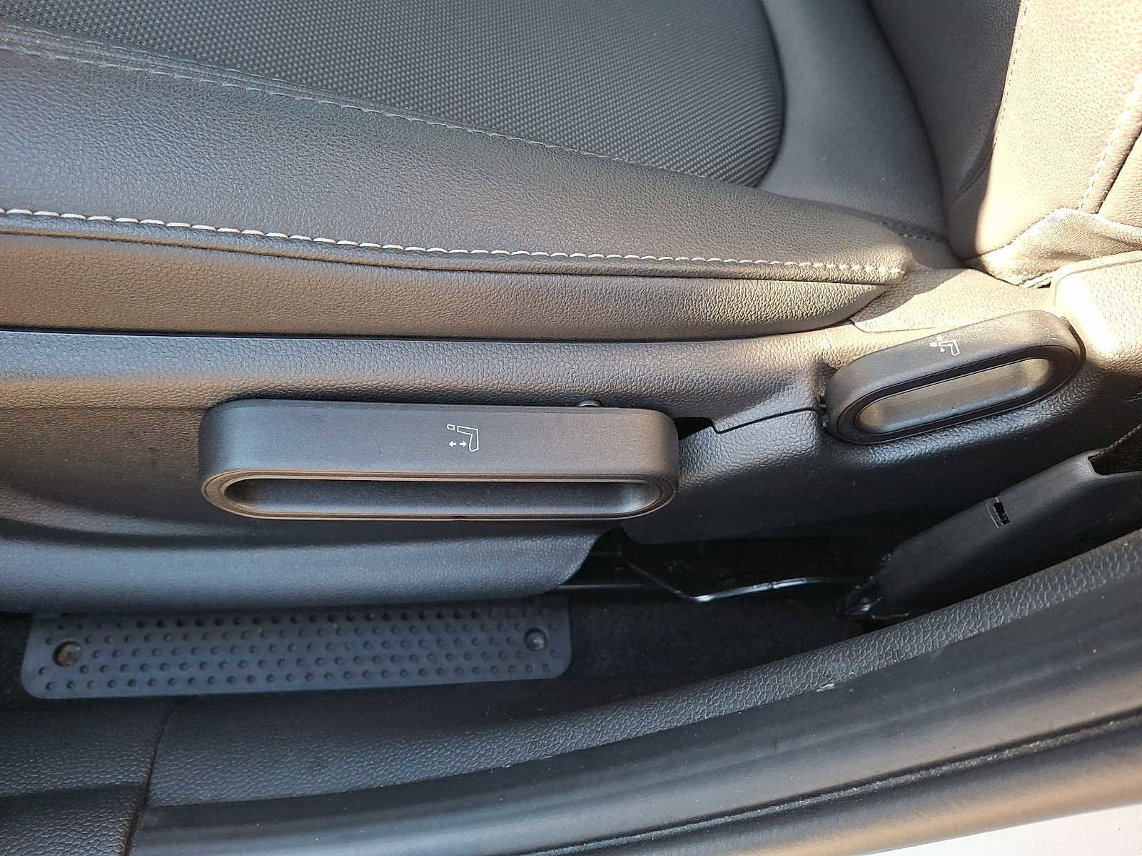 Certified 2023 MINI Cooper S w/ Premium Package image 12