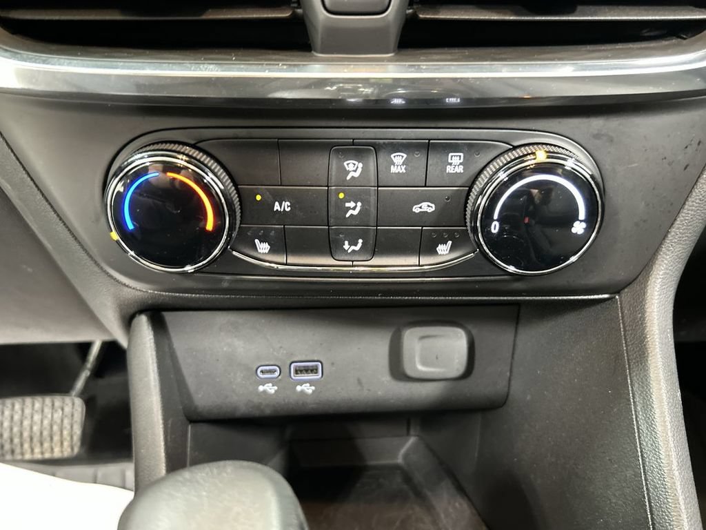 Used 2024 Buick Encore GX Preferred w/ Comfort Package AWD/4WD image 16
