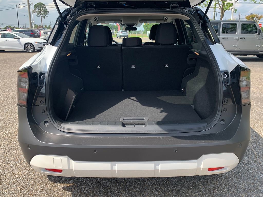 New 2026 Nissan Kicks SV w/ Charging Package FWD image 5